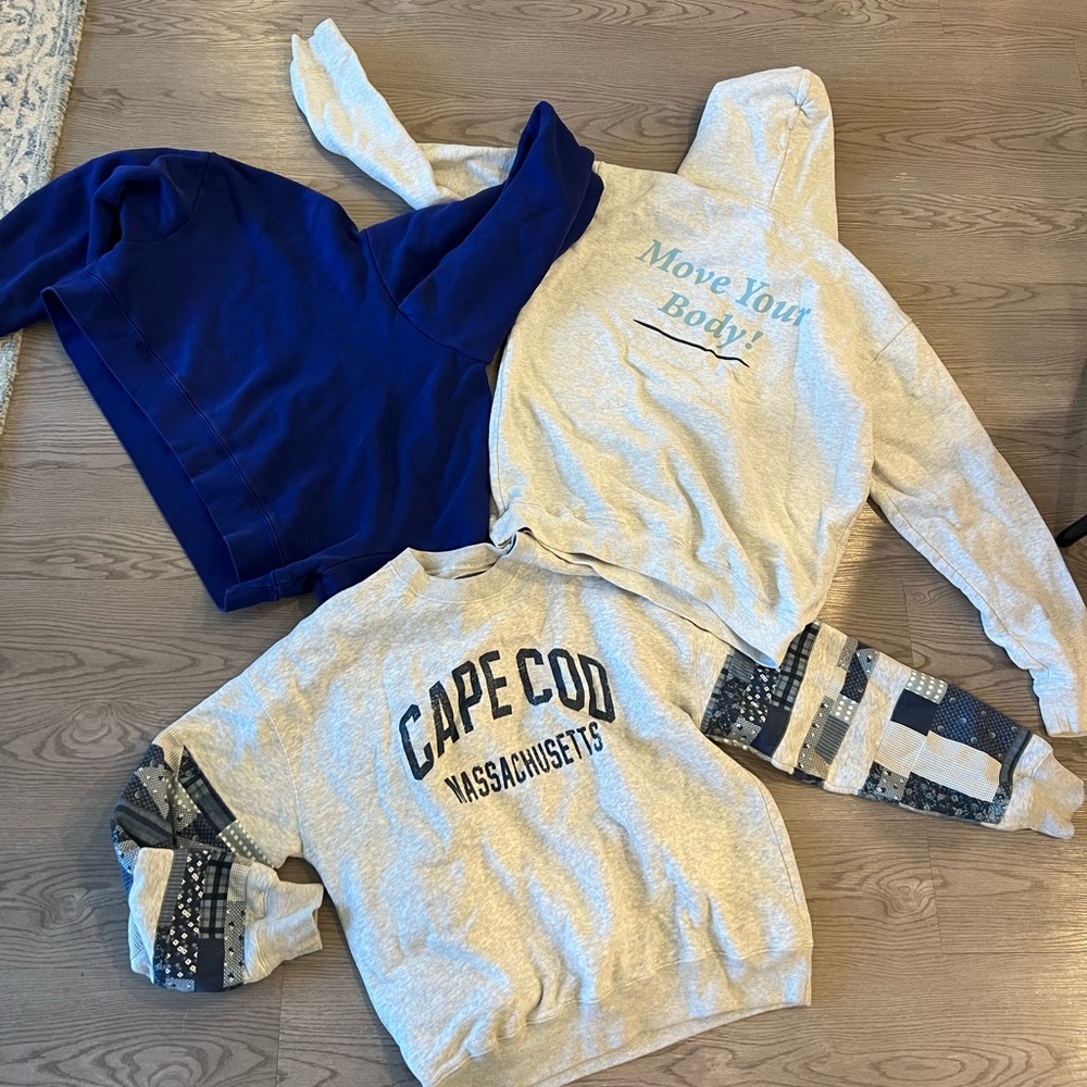 bundle of 4 sweatshirts